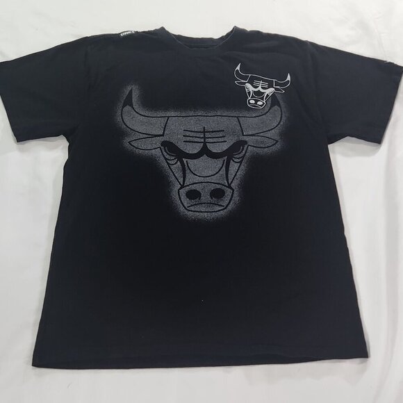 UNK NBA CHICAGO BULLS BLACK X-LARGE T-SHIRT
Lot N - Picture 1 of 6